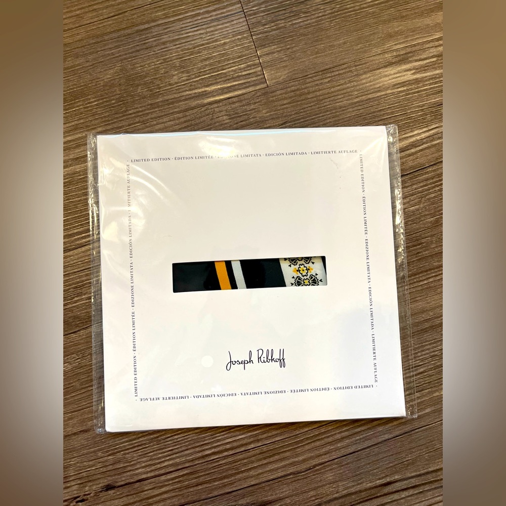 Limited edition Joseph Ribkoff scarf